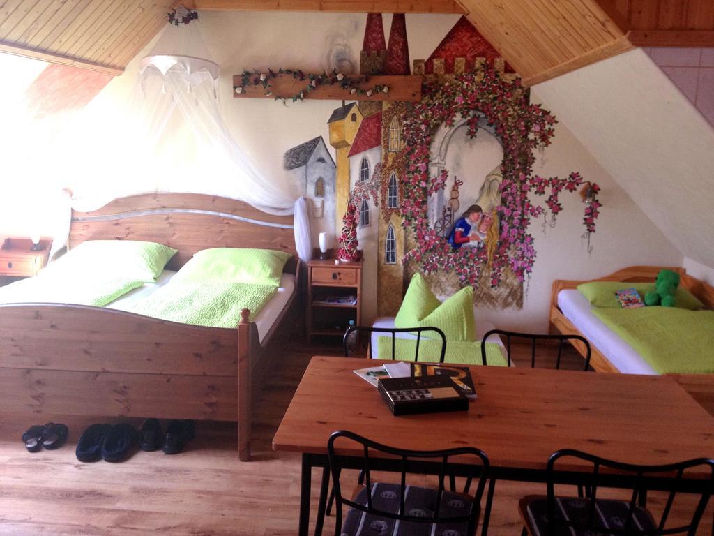 Gaestezimmer Am Maerchenbrunnen Drezno Pokój zdjęcie